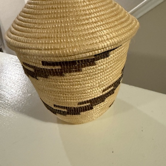 Rare  Rwandan Handmade Nesting Baskets with Lids 2.5”-9.5” set of 5 - Picture 2 of 6